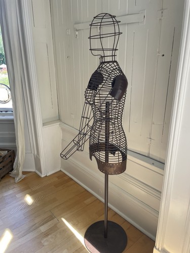 Life size female wire - female,