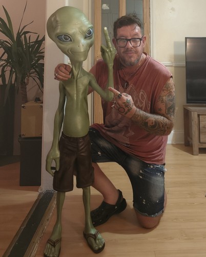 Life size paul - alien, hand